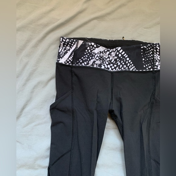 Lululemon leggings with patterned waistband - Picture 3 of 3